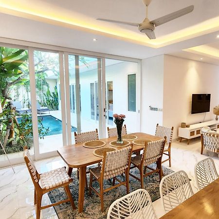 Villa Vana, Sitara Villa Group スミニャック エクステリア 写真