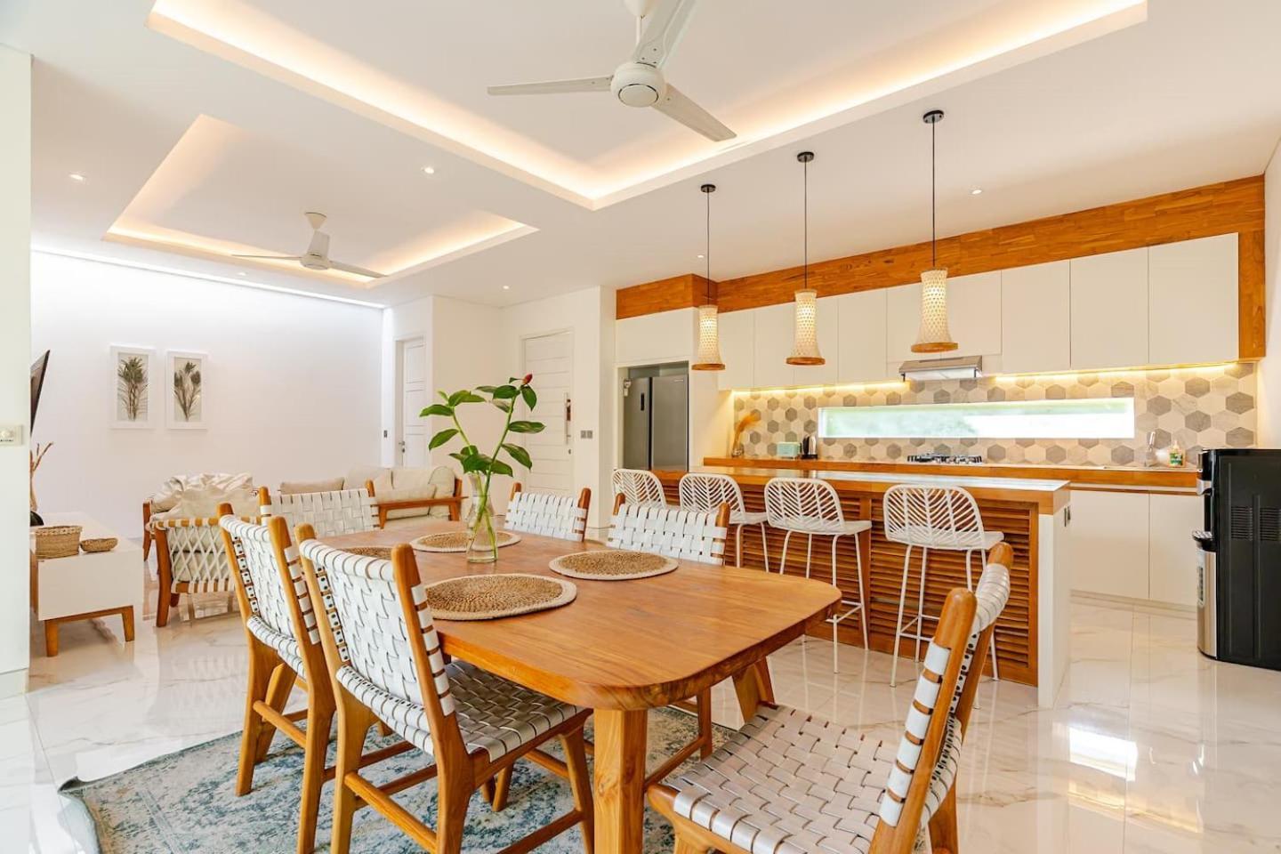 Villa Vana, Sitara Villa Group スミニャック エクステリア 写真